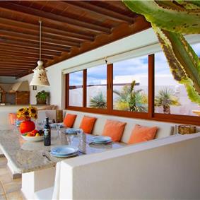 4 Bedroom Villa with Pool in Playa Blanca, Sleeps 8